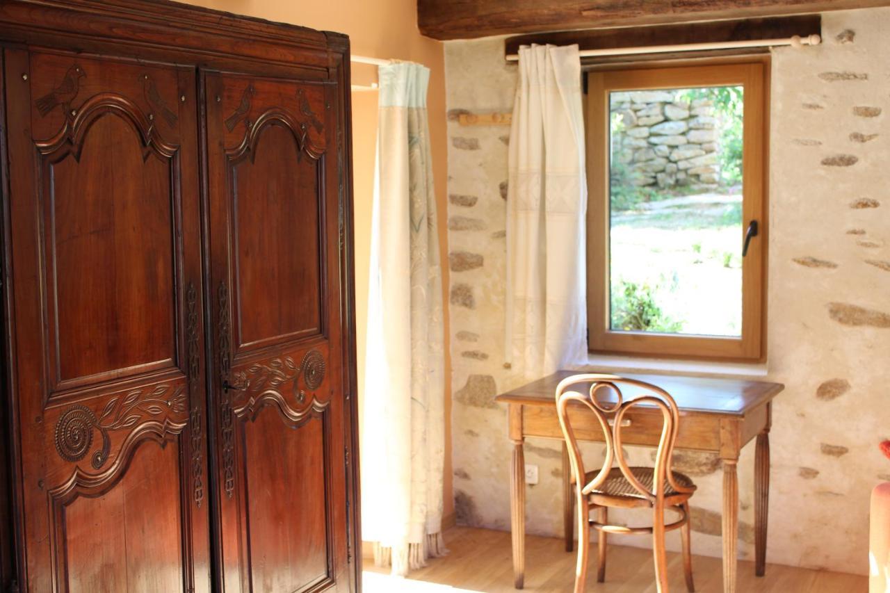 La Tour Du Bois Dormant Bed & Breakfast *